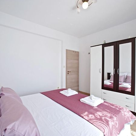 Apartments With A Parking Space Gornje Selo, Solta - 15545 Grohote 객실 사진