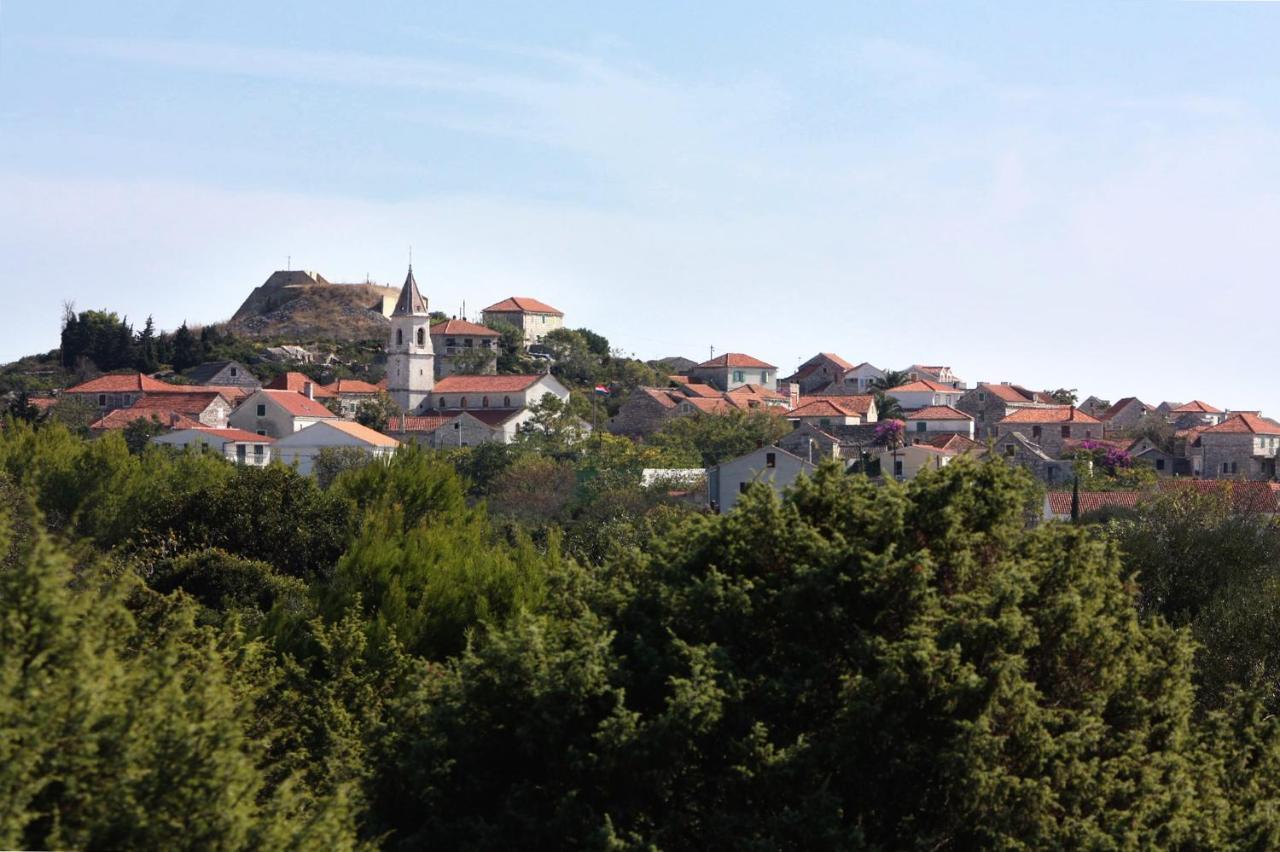Apartments With A Parking Space Gornje Selo, Solta - 15545 Grohote 외부 사진