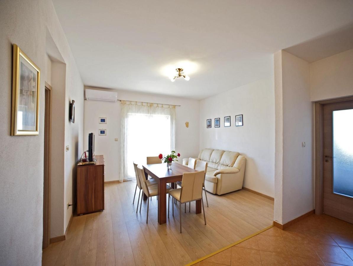 Apartments With A Parking Space Gornje Selo, Solta - 15545 Grohote 외부 사진