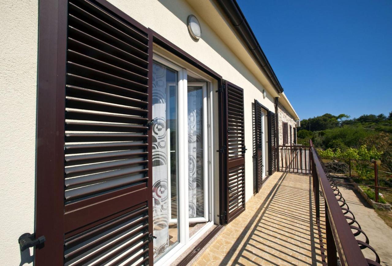Apartments With A Parking Space Gornje Selo, Solta - 15545 Grohote 외부 사진