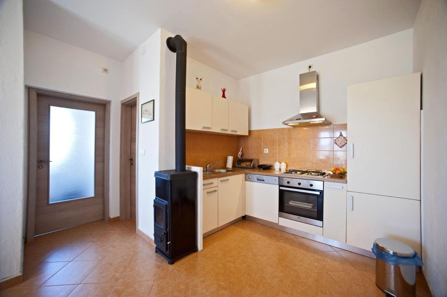 Apartments With A Parking Space Gornje Selo, Solta - 15545 Grohote 객실 사진